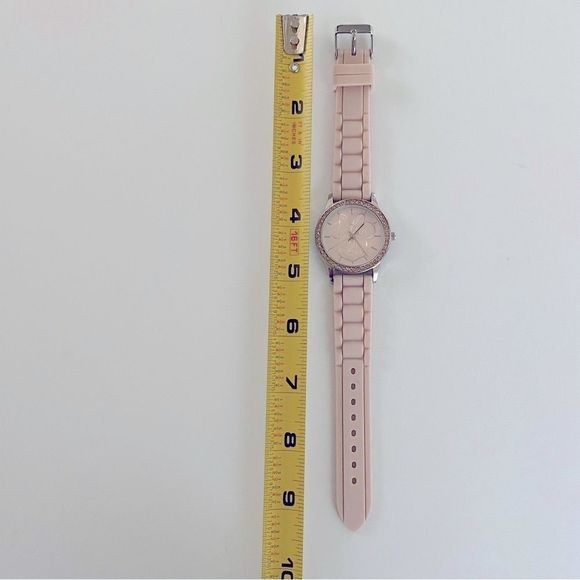 Disney Women’s Minnie Mouse watch with pink dial & Strap - Picture 3 of 3